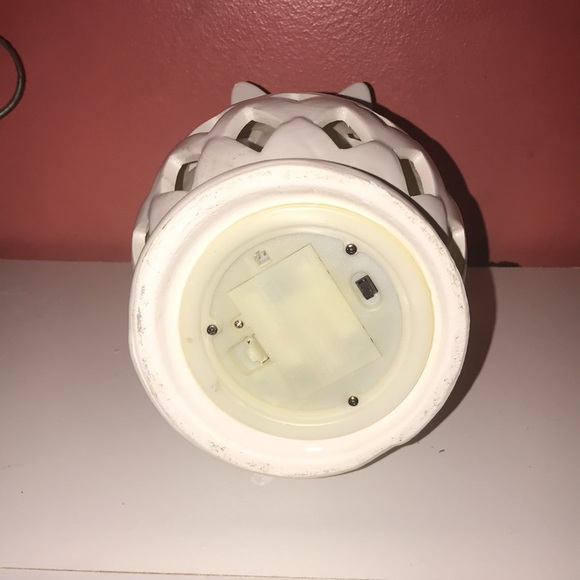 Light Up Pineapple - Picture 2 of 2